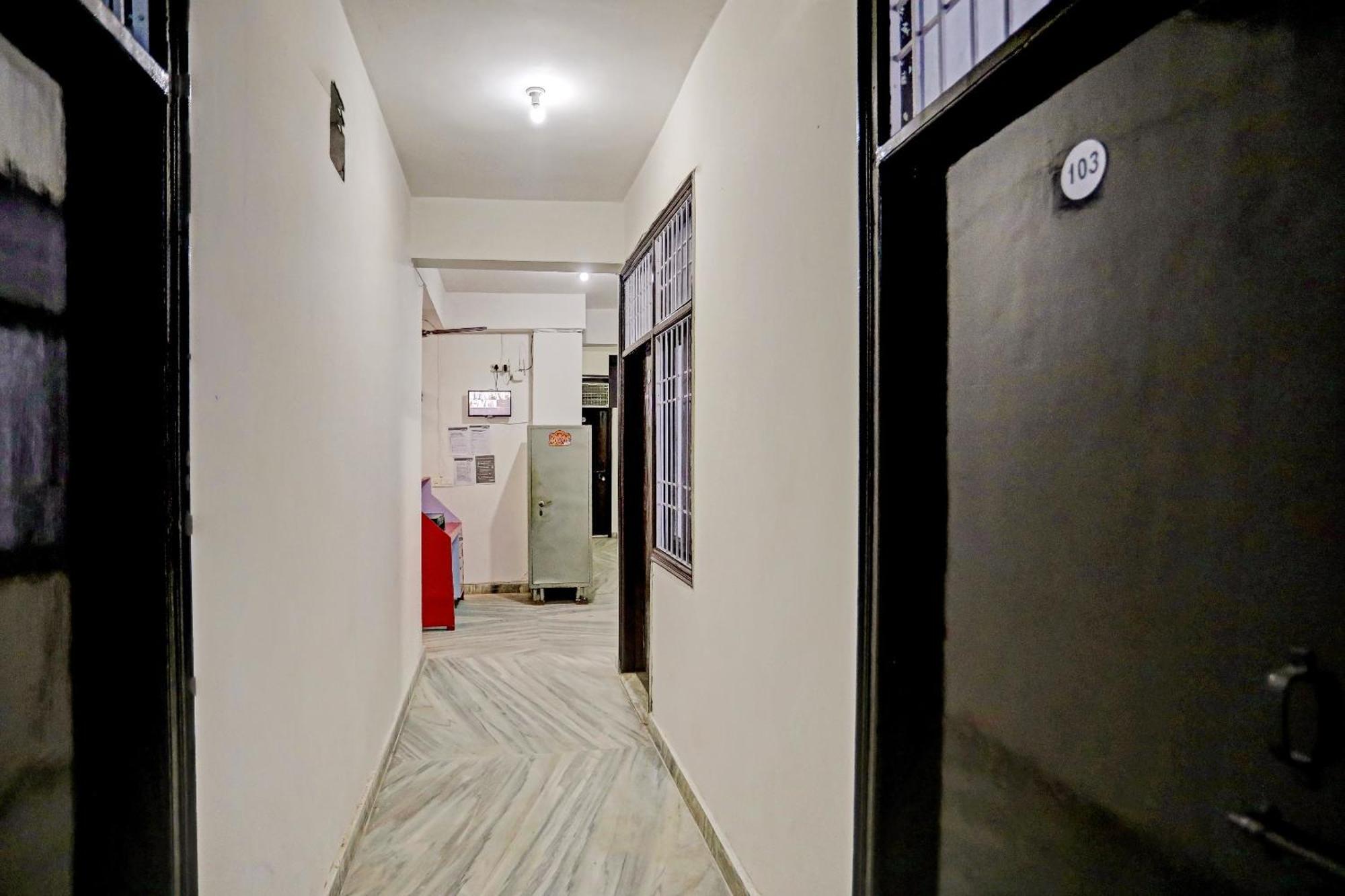Spot On Raj Hotel Vip Near Worlds Of Wonder Kalkaji Devi Exterior photo